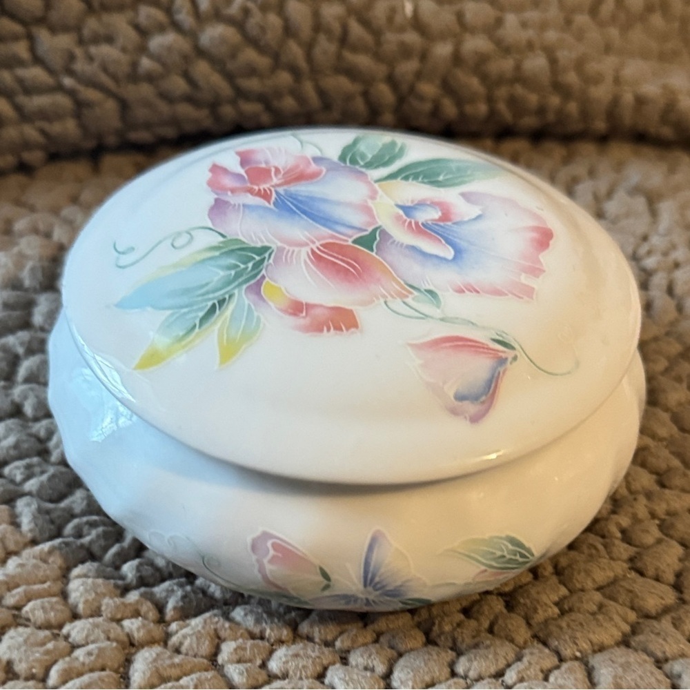 1984 Aynsley Little Sweetheart Trinket Box, Floral Lid, Bone China, 4”, England‍